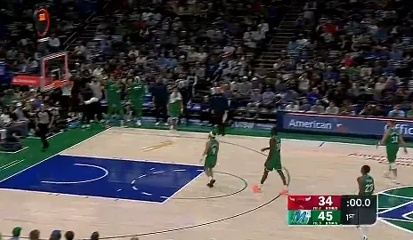 乐鱼app下载-独行侠首节狂轰45分，领先公牛11分进入第二节比赛